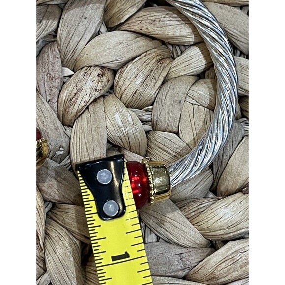 BEAUTIFUL HEAVY SILVER TWISTED METAL RED CATS EYE ACCENT OPEN END CUFF BRACELET - Picture 6 of 6